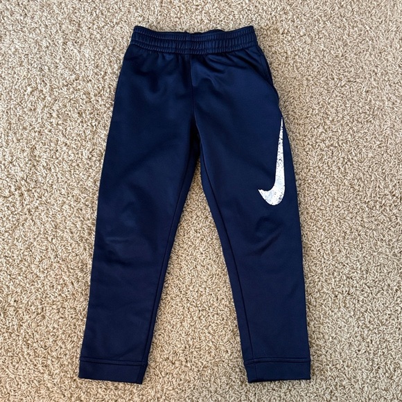 Nike | Hoodie & Jogger Set - Picture 9 of 16